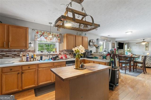 5077 Newpark Drive, Acworth, GA 30101