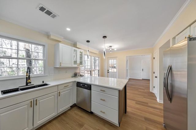 5112 Rocky Glen, Stone Mountain, GA 30088