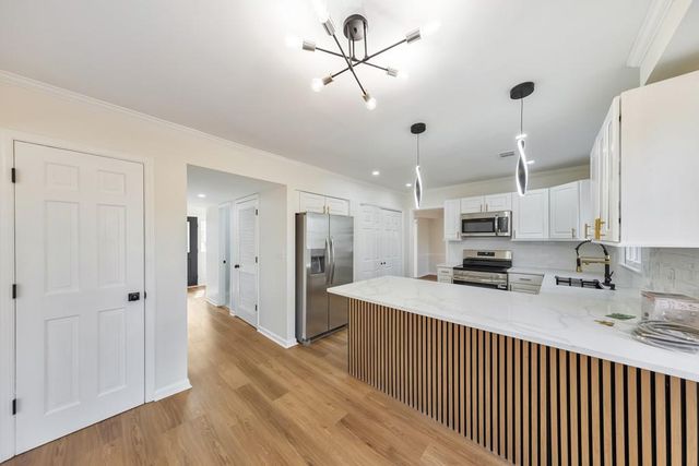 5112 Rocky Glen, Stone Mountain, GA 30088