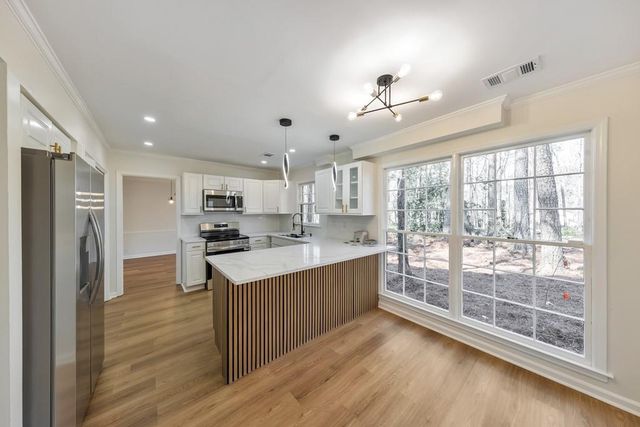 5112 Rocky Glen, Stone Mountain, GA 30088