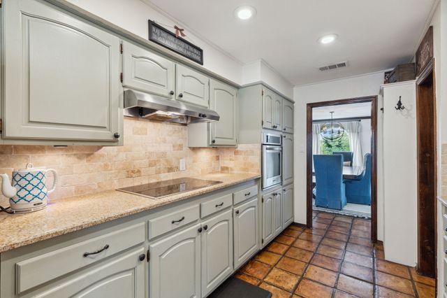 240 Paint Pony Trail N, Fort Worth, TX 76108