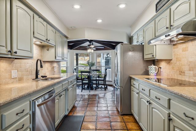 240 Paint Pony Trail N, Fort Worth, TX 76108