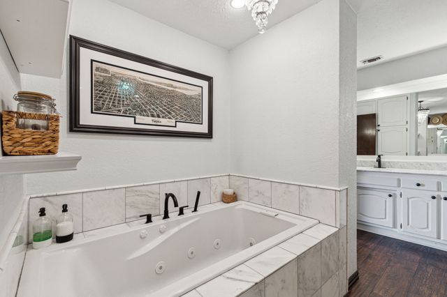 240 Paint Pony Trail N, Fort Worth, TX 76108