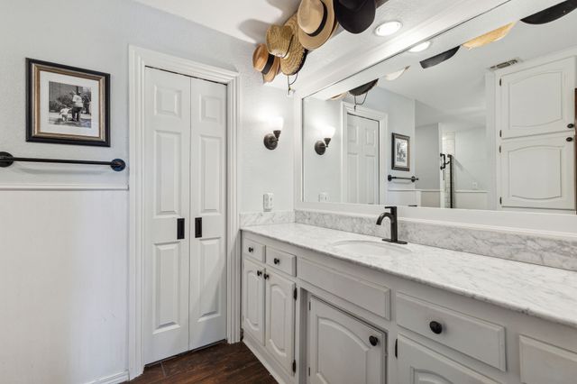 240 Paint Pony Trail N, Fort Worth, TX 76108