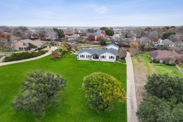 240 Paint Pony Trail N, Fort Worth, TX 76108