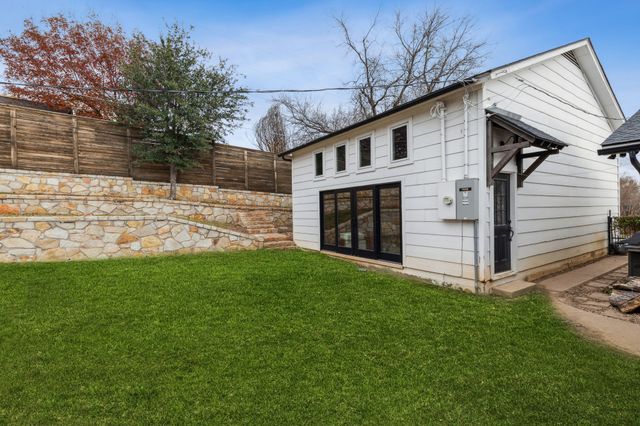 240 Paint Pony Trail N, Fort Worth, TX 76108