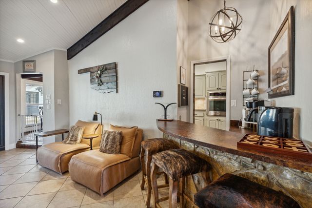 240 Paint Pony Trail N, Fort Worth, TX 76108