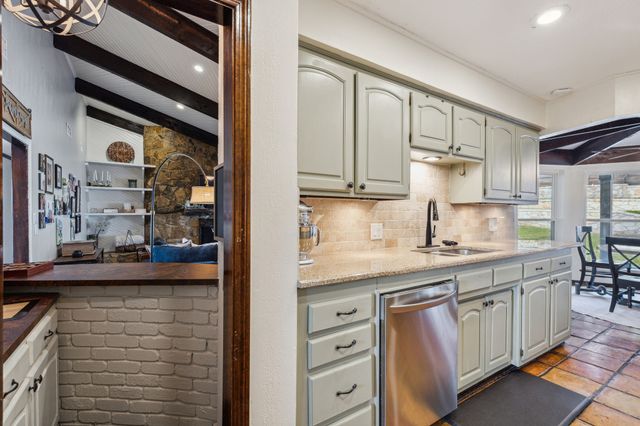 240 Paint Pony Trail N, Fort Worth, TX 76108