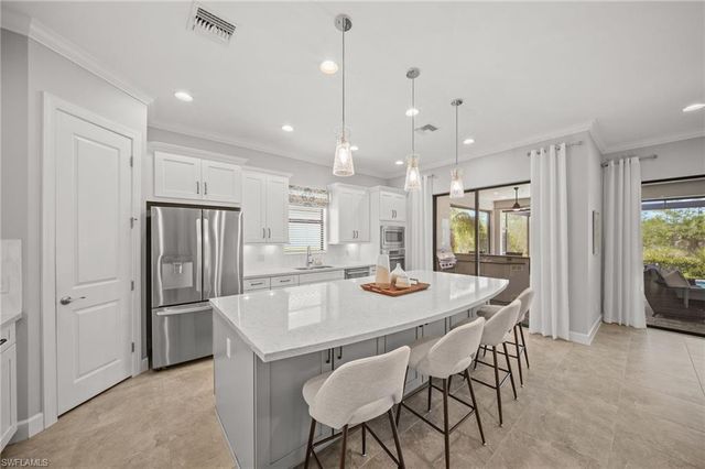8879 Vaccaro CT, Naples, FL 34119