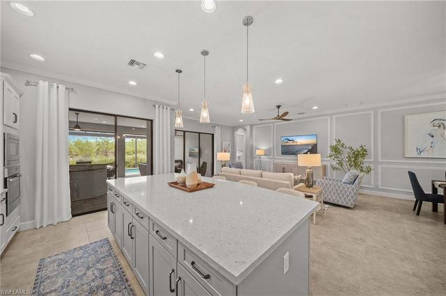 8879 Vaccaro CT, Naples, FL 34119