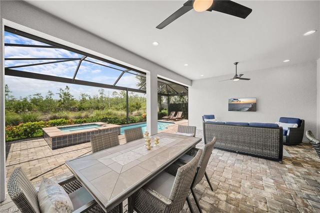 8879 Vaccaro CT, Naples, FL 34119