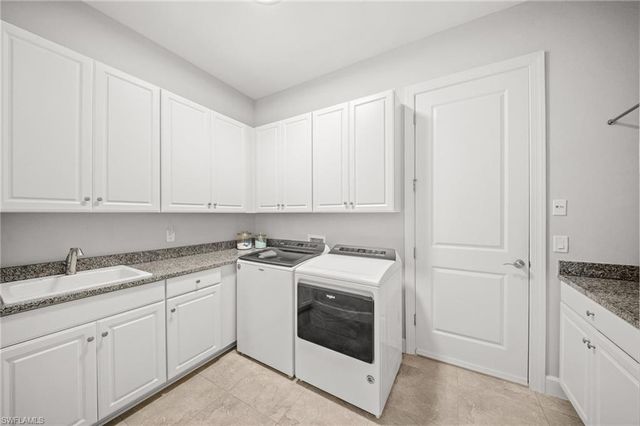 8879 Vaccaro CT, Naples, FL 34119