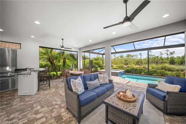 8879 Vaccaro CT, Naples, FL 34119