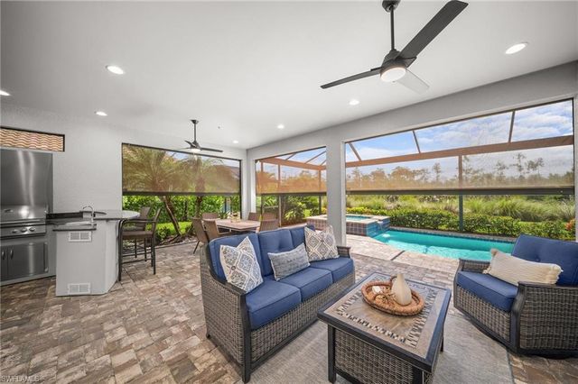 8879 Vaccaro CT, Naples, FL 34119