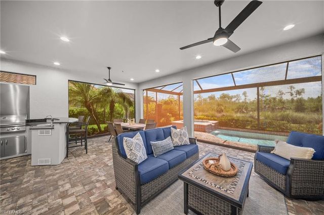 8879 Vaccaro CT, Naples, FL 34119