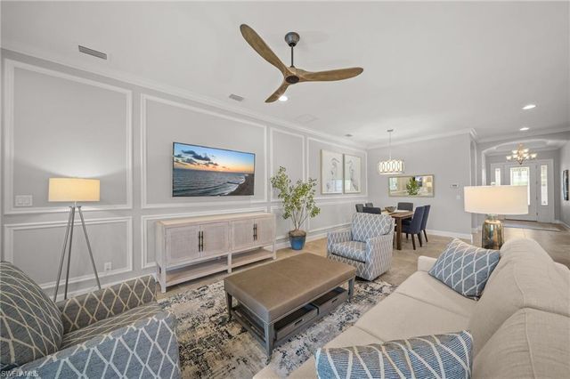 8879 Vaccaro CT, Naples, FL 34119