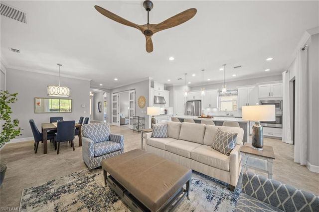 8879 Vaccaro CT, Naples, FL 34119