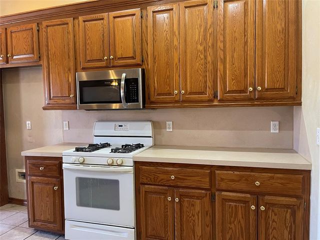 866 Harrison Street, Harrah, OK 73045