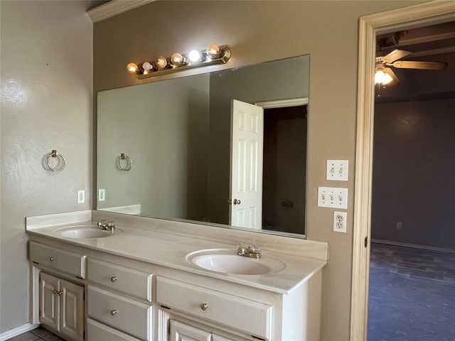 866 Harrison Street, Harrah, OK 73045