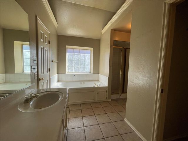 866 Harrison Street, Harrah, OK 73045