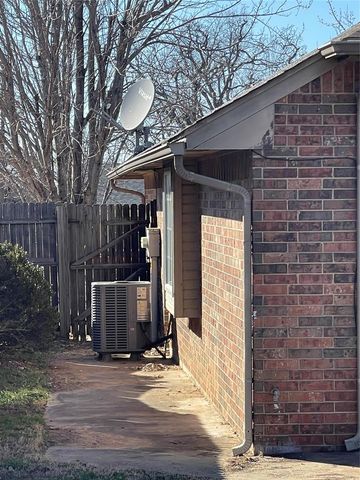 866 Harrison Street, Harrah, OK 73045