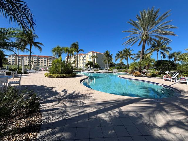 7 Harbour Isle Drive E 301, Fort Pierce, FL 34949