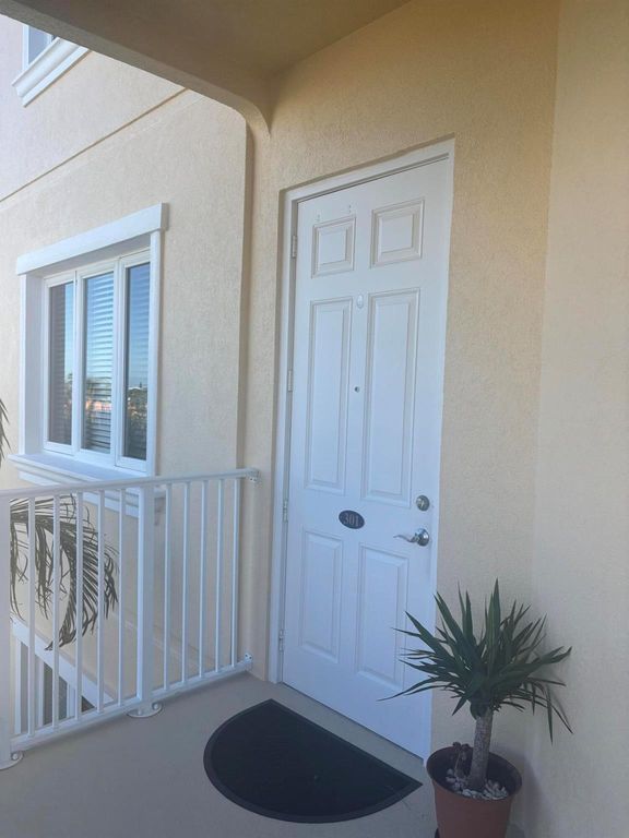 7 Harbour Isle Drive E 301, Fort Pierce, FL 34949