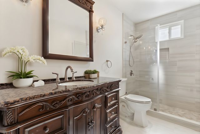 6852 S MICHIGAN Avenue, Chicago, IL 60619