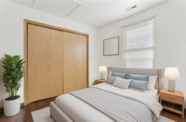 6852 S MICHIGAN Avenue, Chicago, IL 60619