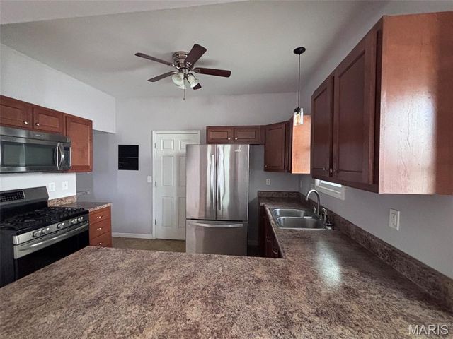 75 Eckhard Avenue, Wood River, IL 62095