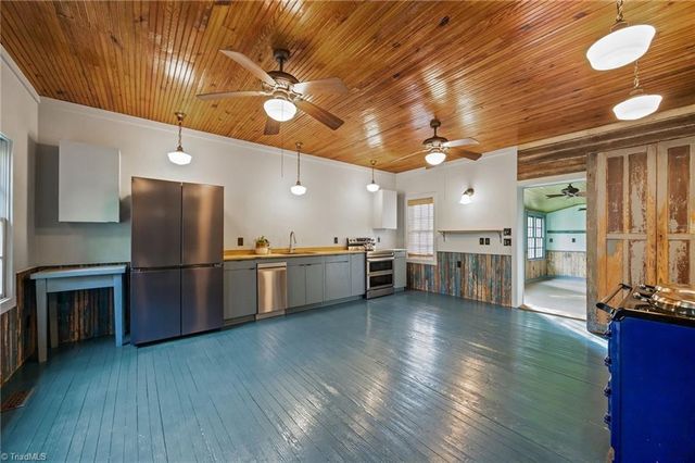 2463 Glencoe Street, Burlington, NC 27217