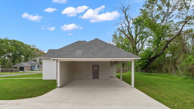1025 Timber Trails Road, Breaux Bridge, LA 70517