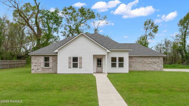 1025 Timber Trails Road, Breaux Bridge, LA 70517