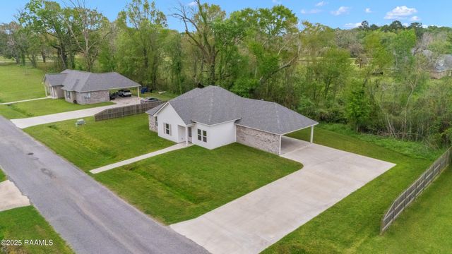 1025 Timber Trails Road, Breaux Bridge, LA 70517