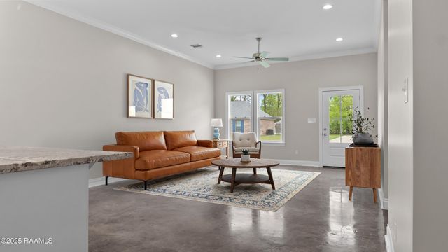 1025 Timber Trails Road, Breaux Bridge, LA 70517