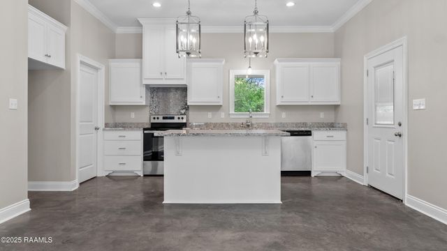 1025 Timber Trails Road, Breaux Bridge, LA 70517