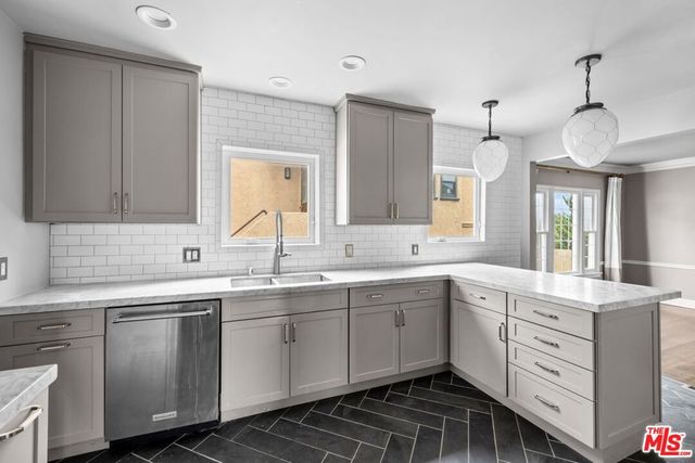 1307 S Rimpau Boulevard, Los Angeles, CA 90019