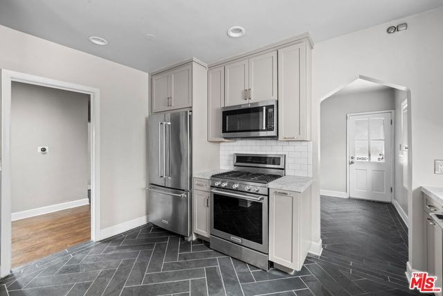 1307 S Rimpau Boulevard, Los Angeles, CA 90019