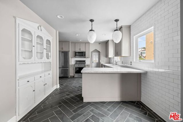 1307 S Rimpau Boulevard, Los Angeles, CA 90019