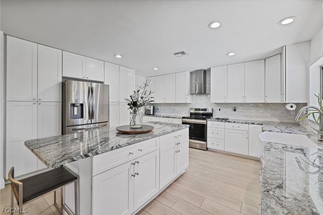 17304 Vagabond CIR, Punta Gorda, FL 33955