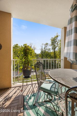 5601 Coach Gate Wynde 6A, Louisville, KY 40207