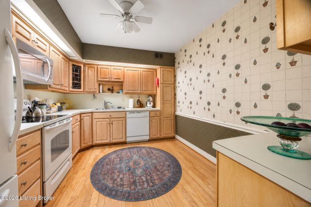 5601 Coach Gate Wynde 6A, Louisville, KY 40207