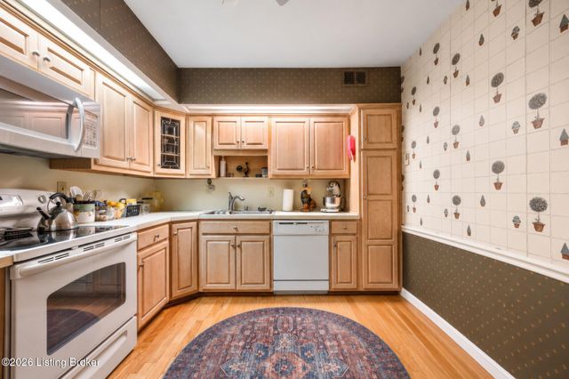 5601 Coach Gate Wynde 6A, Louisville, KY 40207