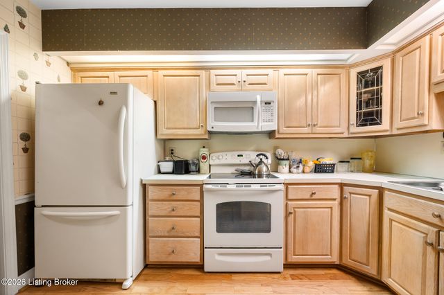 5601 Coach Gate Wynde 6A, Louisville, KY 40207