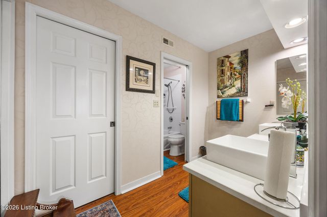 5601 Coach Gate Wynde 6A, Louisville, KY 40207