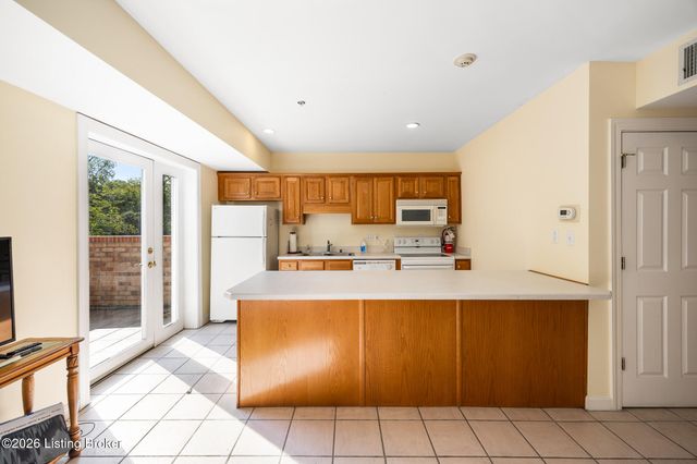 5601 Coach Gate Wynde 6A, Louisville, KY 40207