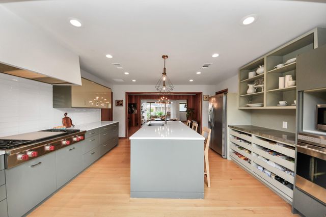 6327 Grovewood Ln, Houston, TX 77008