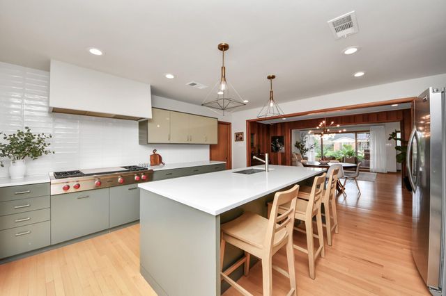 6327 Grovewood Ln, Houston, TX 77008