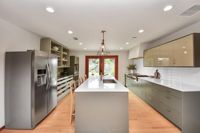 6327 Grovewood Ln, Houston, TX 77008