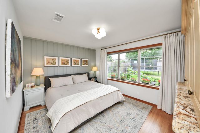 6327 Grovewood Ln, Houston, TX 77008